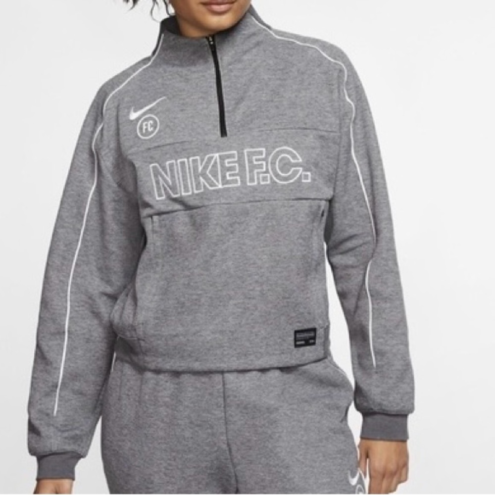 Woman's Nike F.C Football
Pullover S Black/Heather/ White   Sz M